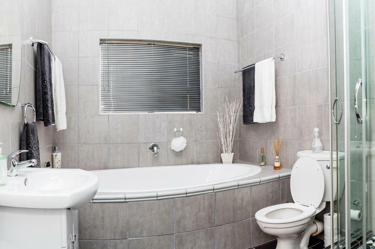 Settle Inn Self Catering Accommodation コルチェスター エクステリア 写真